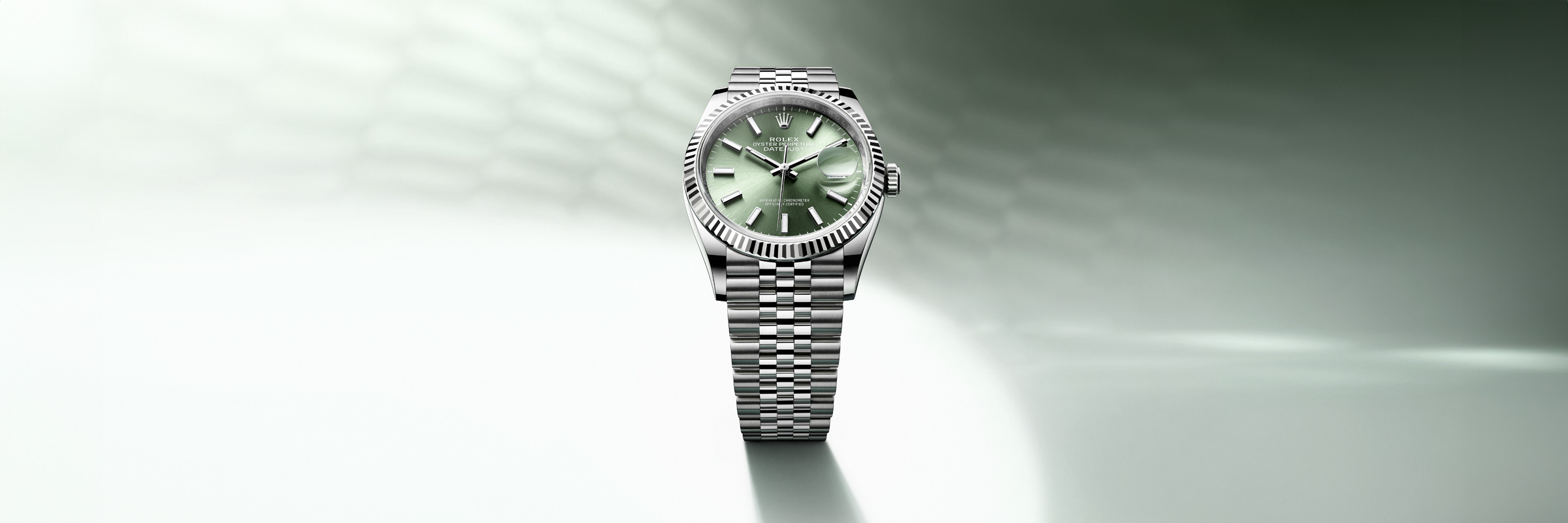 rolex-new-watches-2024-gmt-master-ii-the-harmony-of-contrasts-hub-main-push-portrait