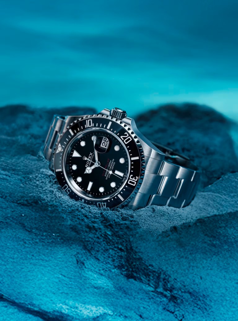 brand-centre-sea-dweller-m126600-0002_banner-generator_768x1034